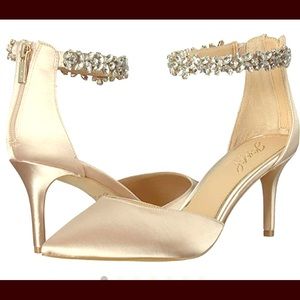 Badgley Mischka size 8 shoe